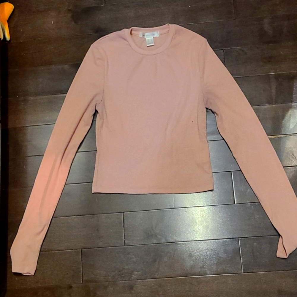 Light pink long-sleeve crop top